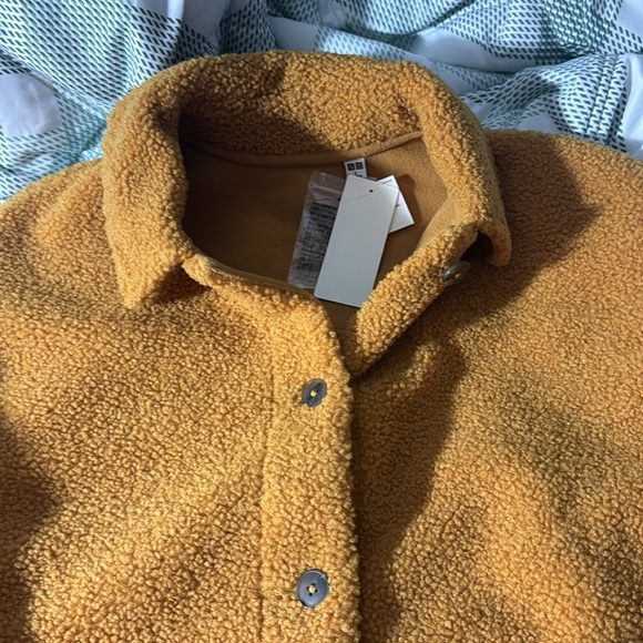 uniqlo windproof outer fleece jacket. LARGE - Picture 2 of 5